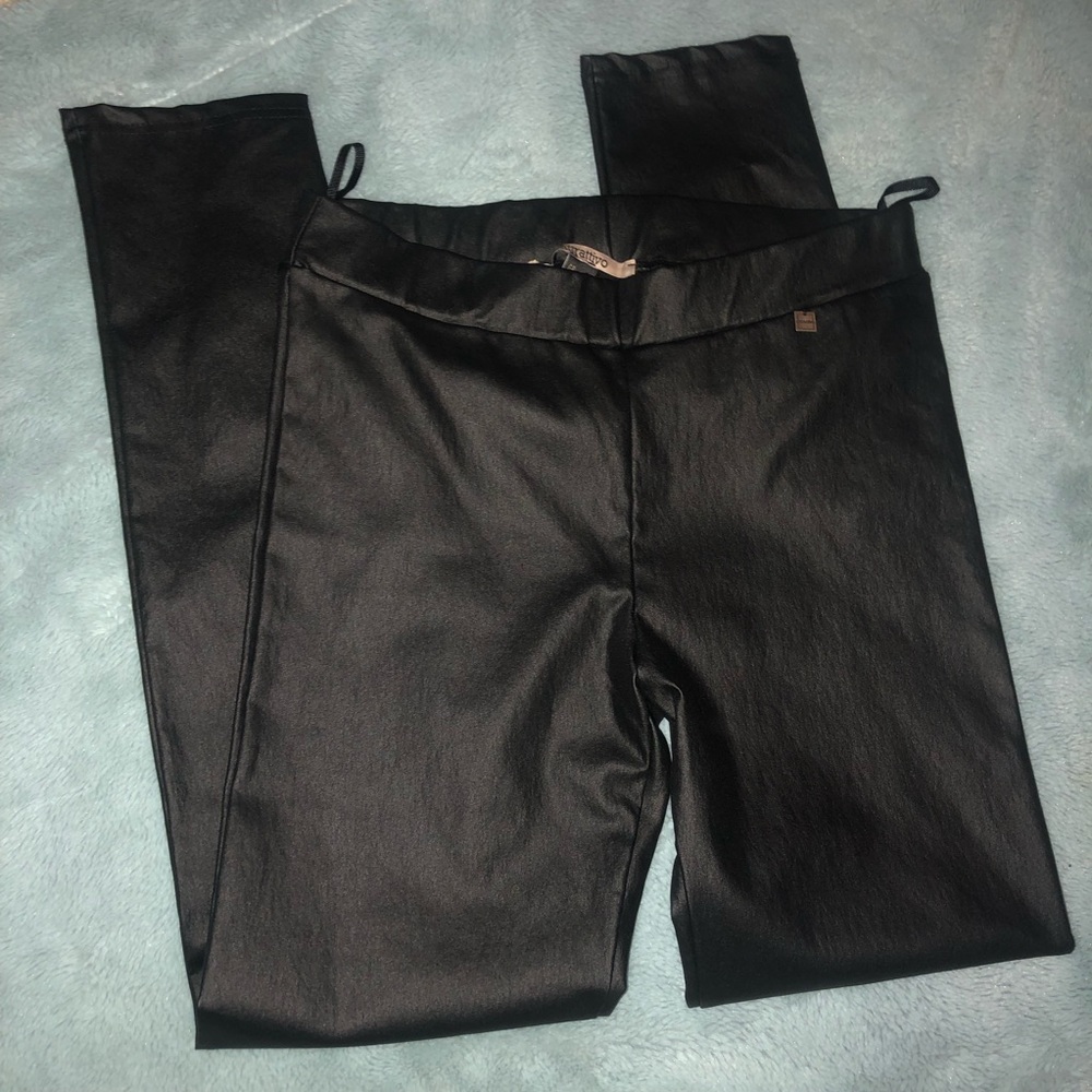 Attrattivo black leather pants